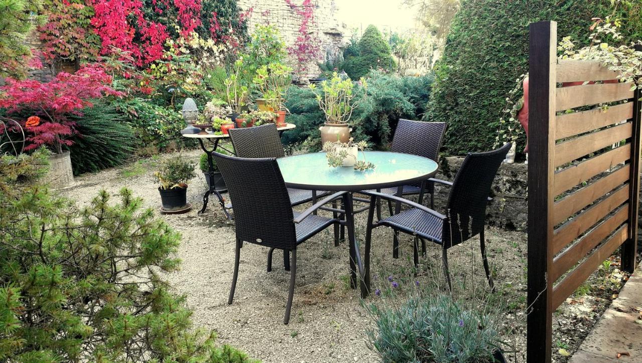 Le Cadran Solaire Romance Classe 3 Etoiles Et 3 Cles Sancey 외부 사진