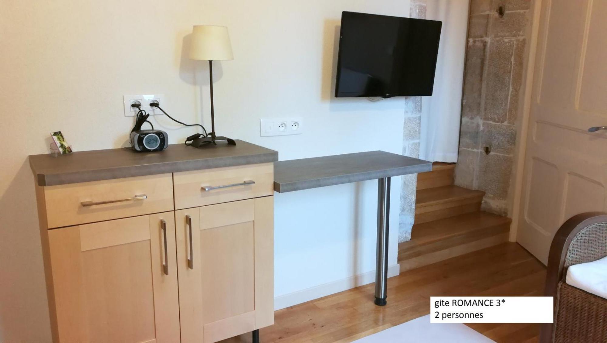 Le Cadran Solaire Romance Classe 3 Etoiles Et 3 Cles Sancey 외부 사진